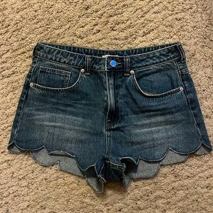 H&M jean shorts with scalloped hem size 8